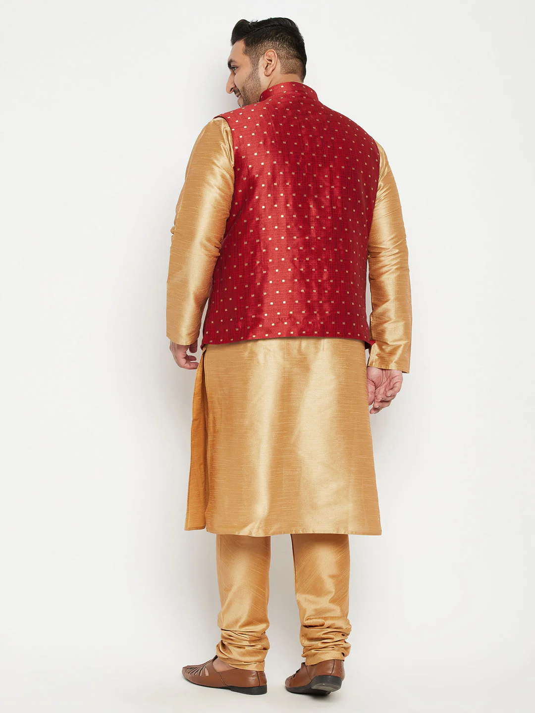 Men's Plus Size Maroon Zari Weaved Nehru Jacket With Kurta Pyjama Set - Image 3