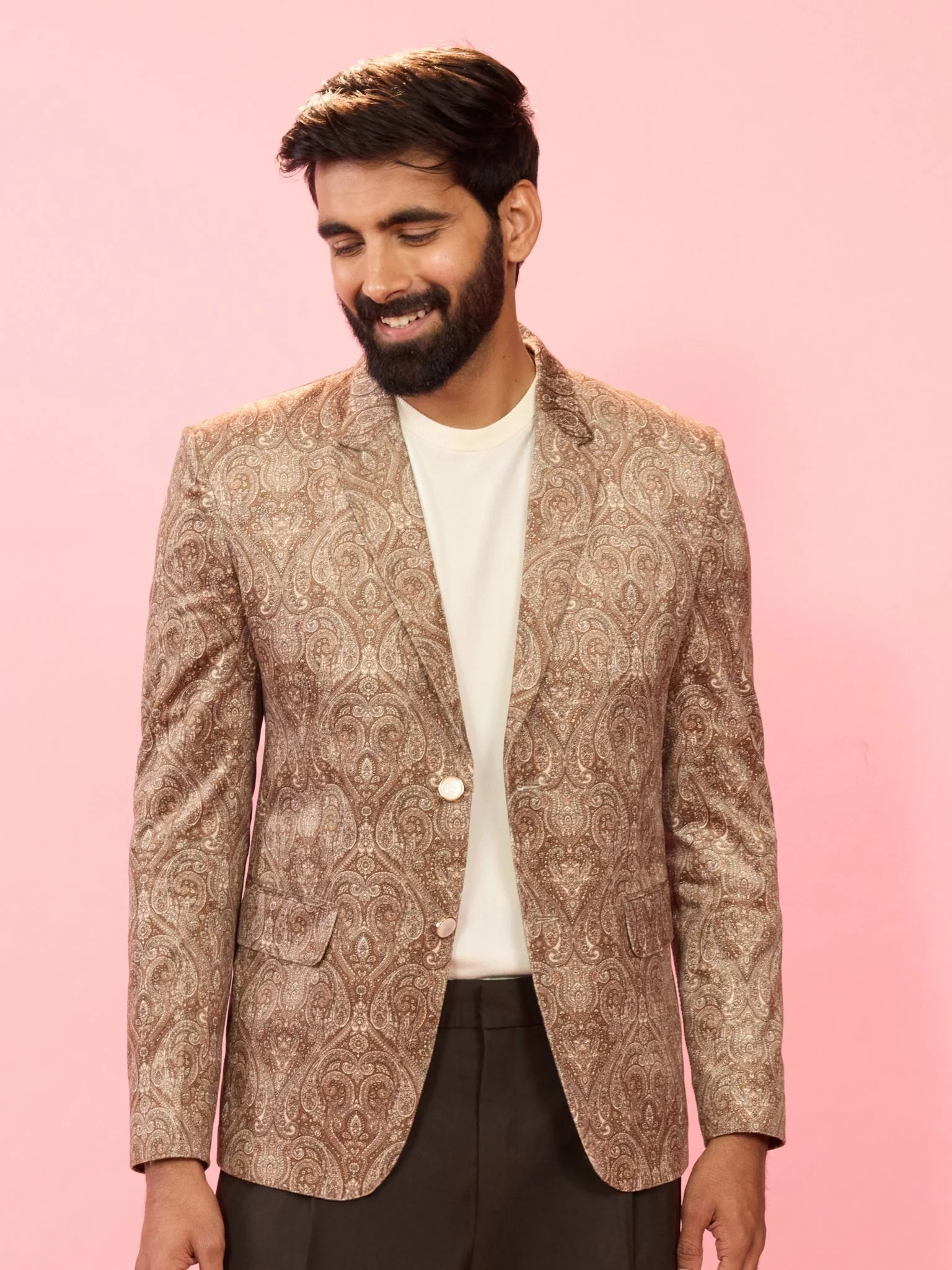 Men's Beige Velvet Paisley Digital Print Notch Collar Wedding Blazer - Image 3