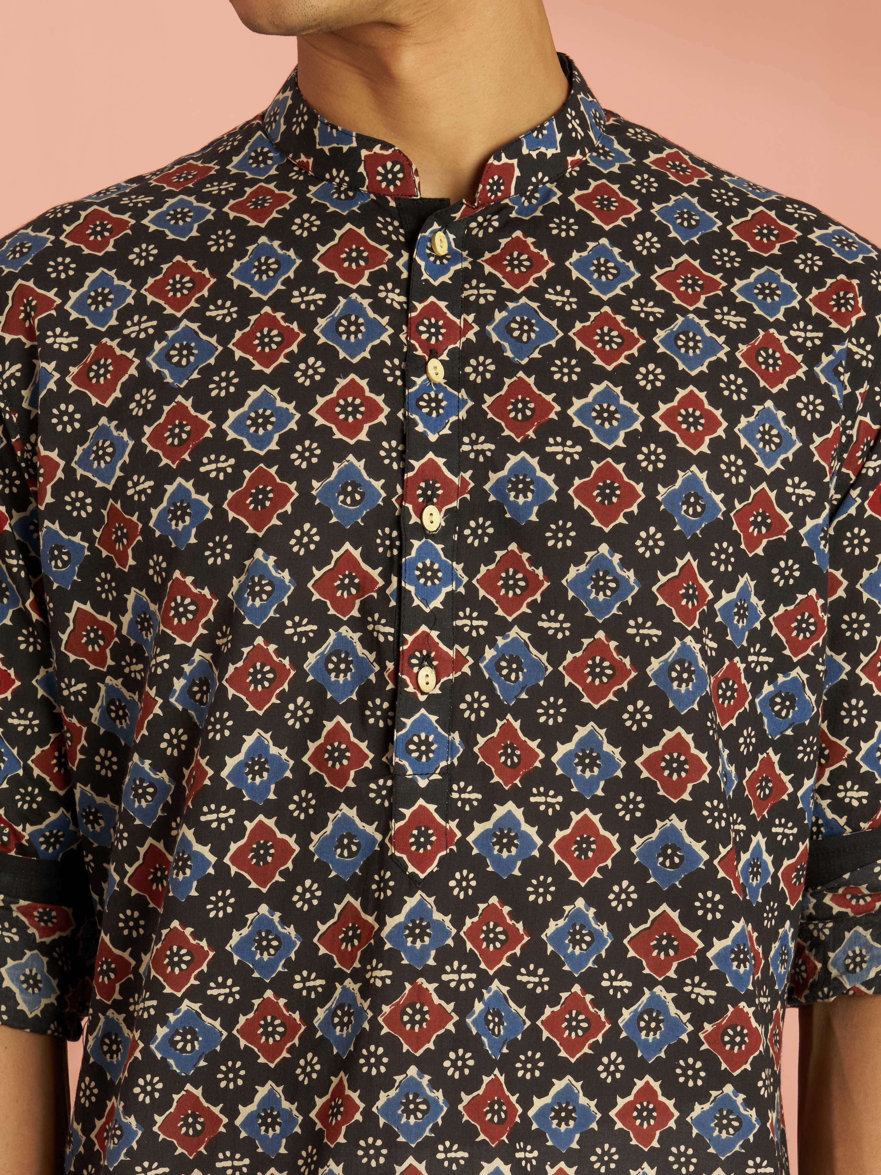 Men's Black Cotton Geometric Printed Cuffed Kurta with White Pyjama Set - Image 2