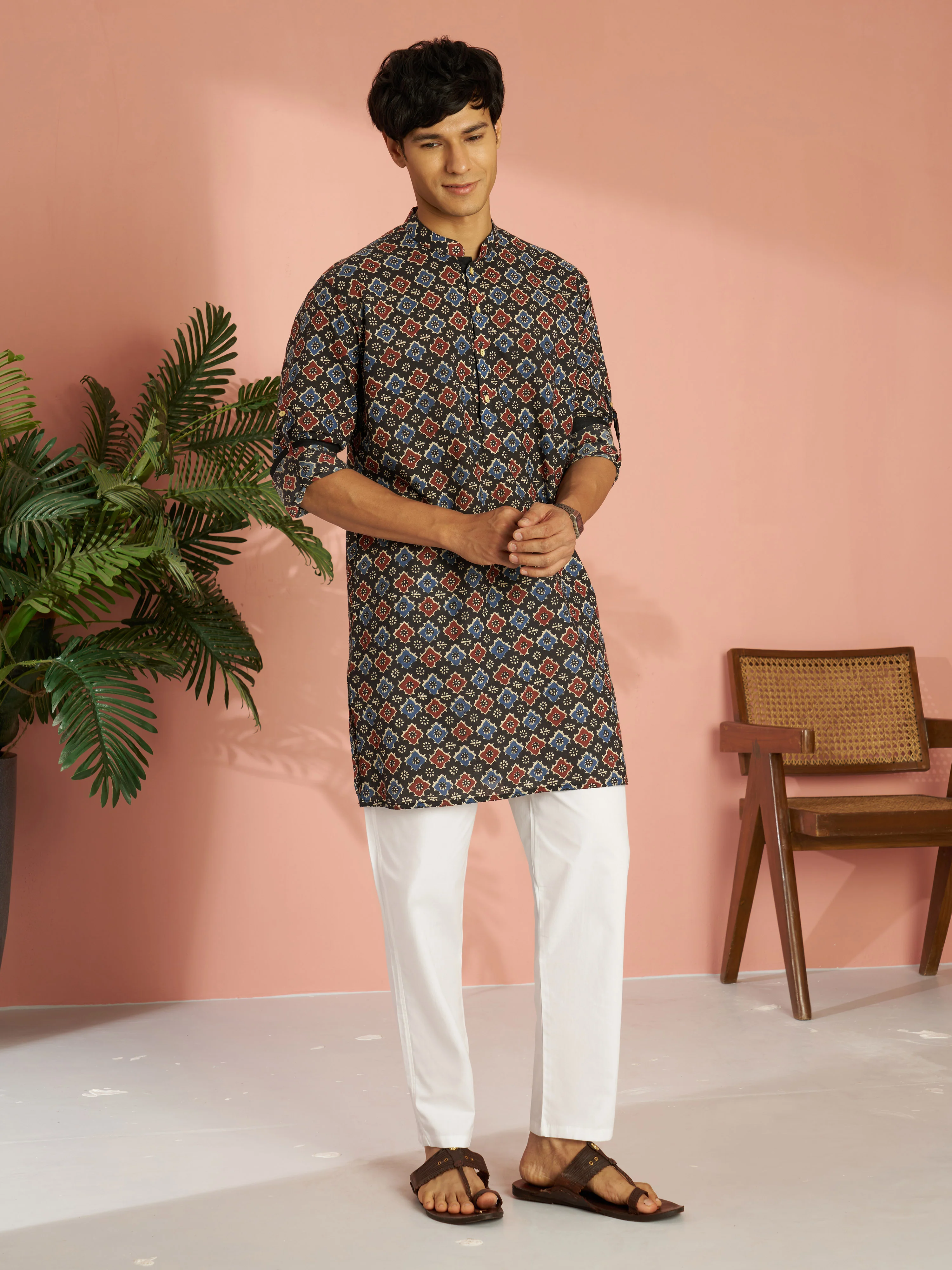 Men's Black Cotton Geometric Printed Cuffed Kurta with White Pyjama Set - Image 3