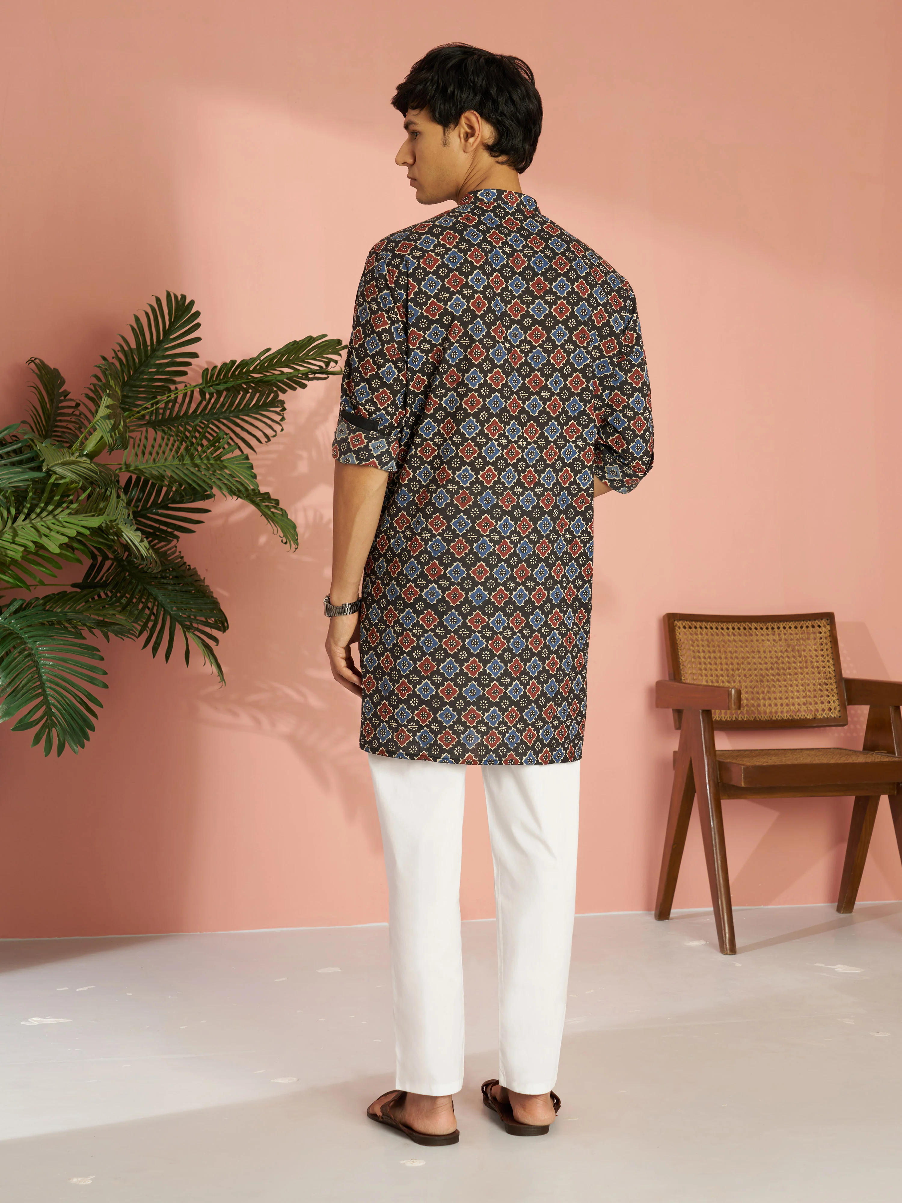 Men's Black Cotton Geometric Printed Cuffed Kurta with White Pyjama Set - Image 4
