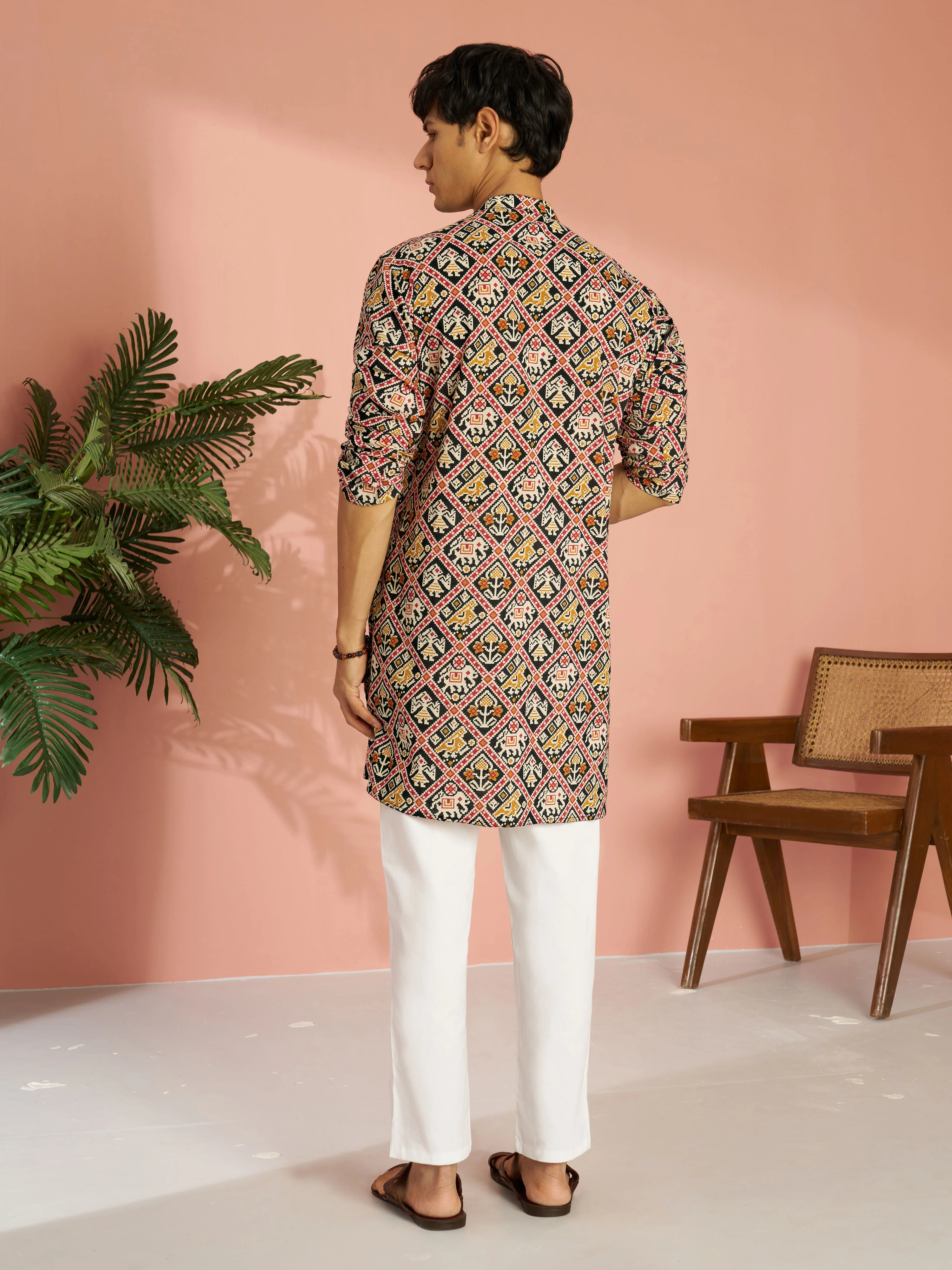 Men's Black Cotton Patola Printed Kurta with White Pyjama Set - Image 5