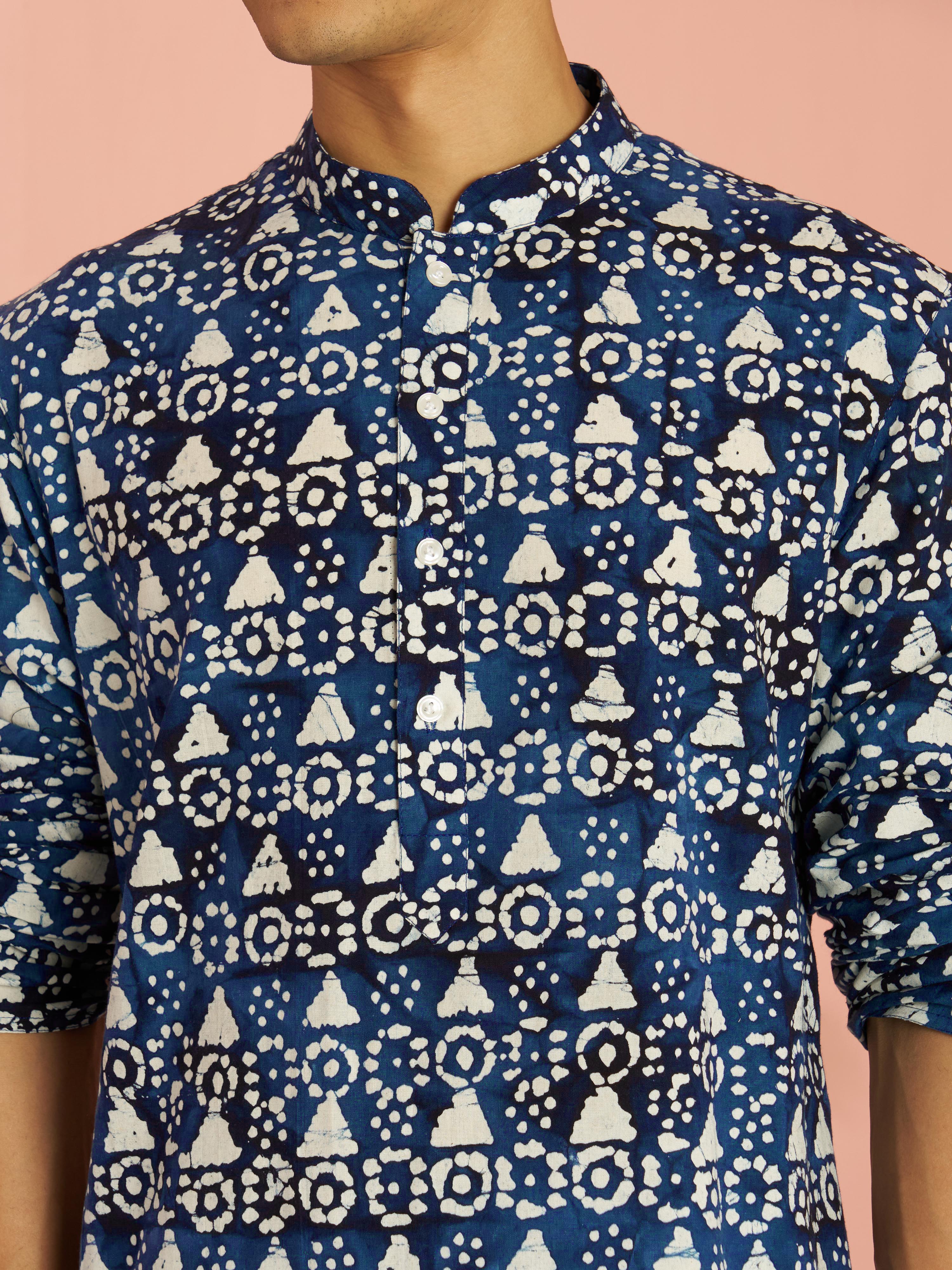 Men's Blue Cotton Batik Printed Kurta with White Pyjama Set - Image 2