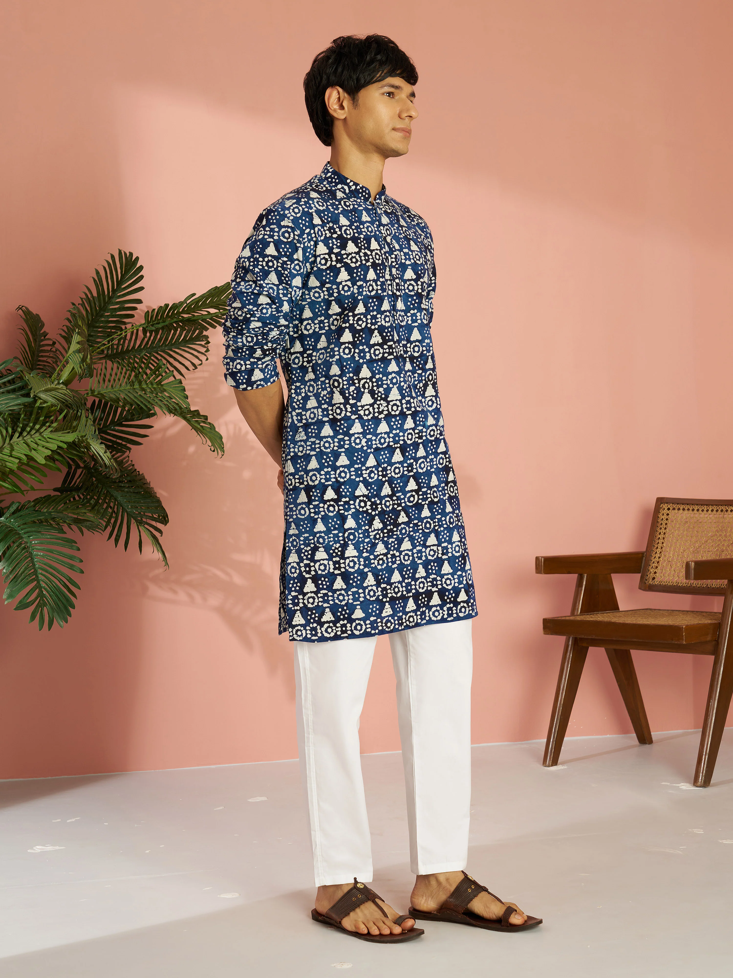 Men's Blue Cotton Batik Printed Kurta with White Pyjama Set - Image 3