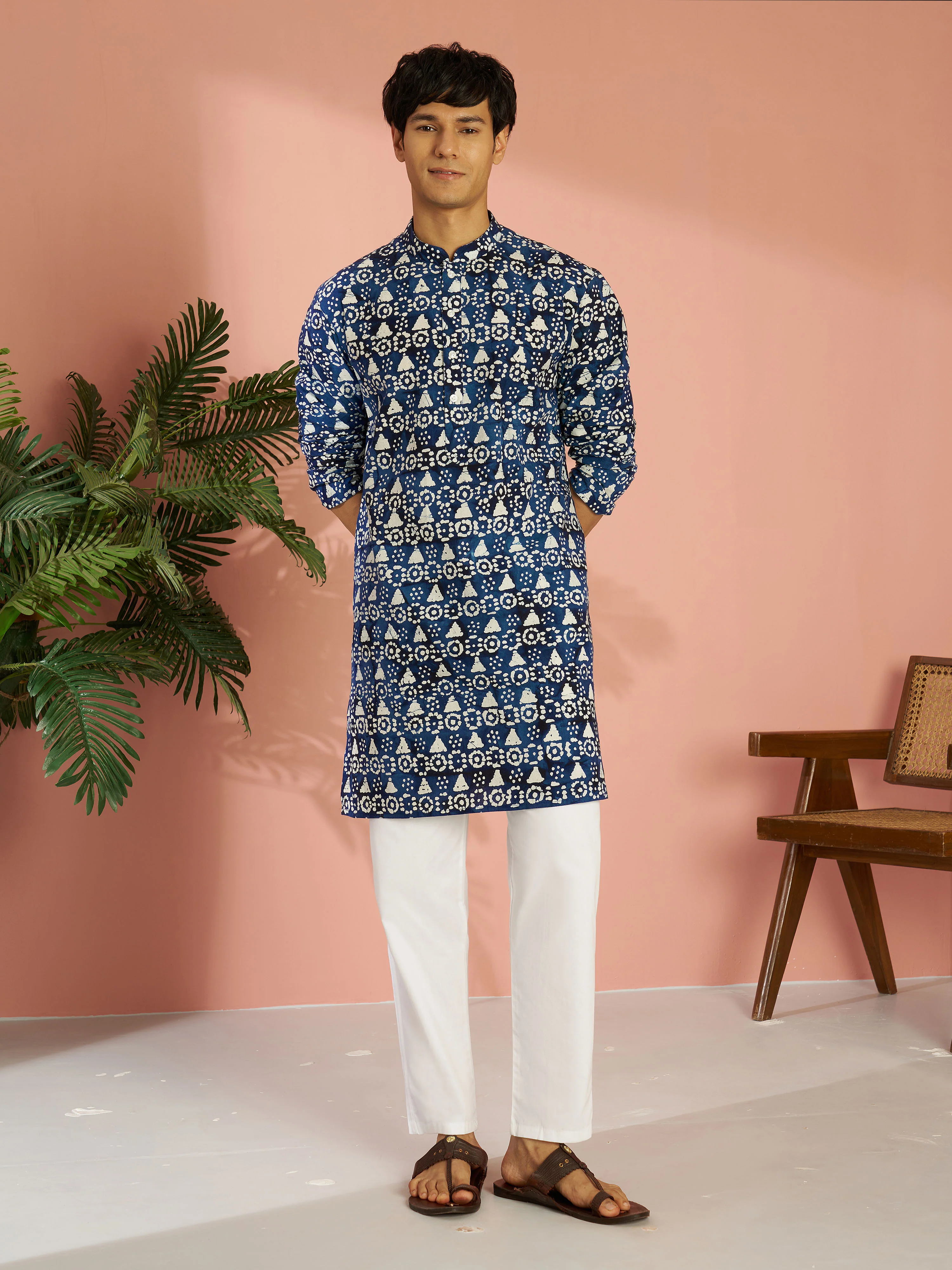 Men's Blue Cotton Batik Printed Kurta with White Pyjama Set - Image 4