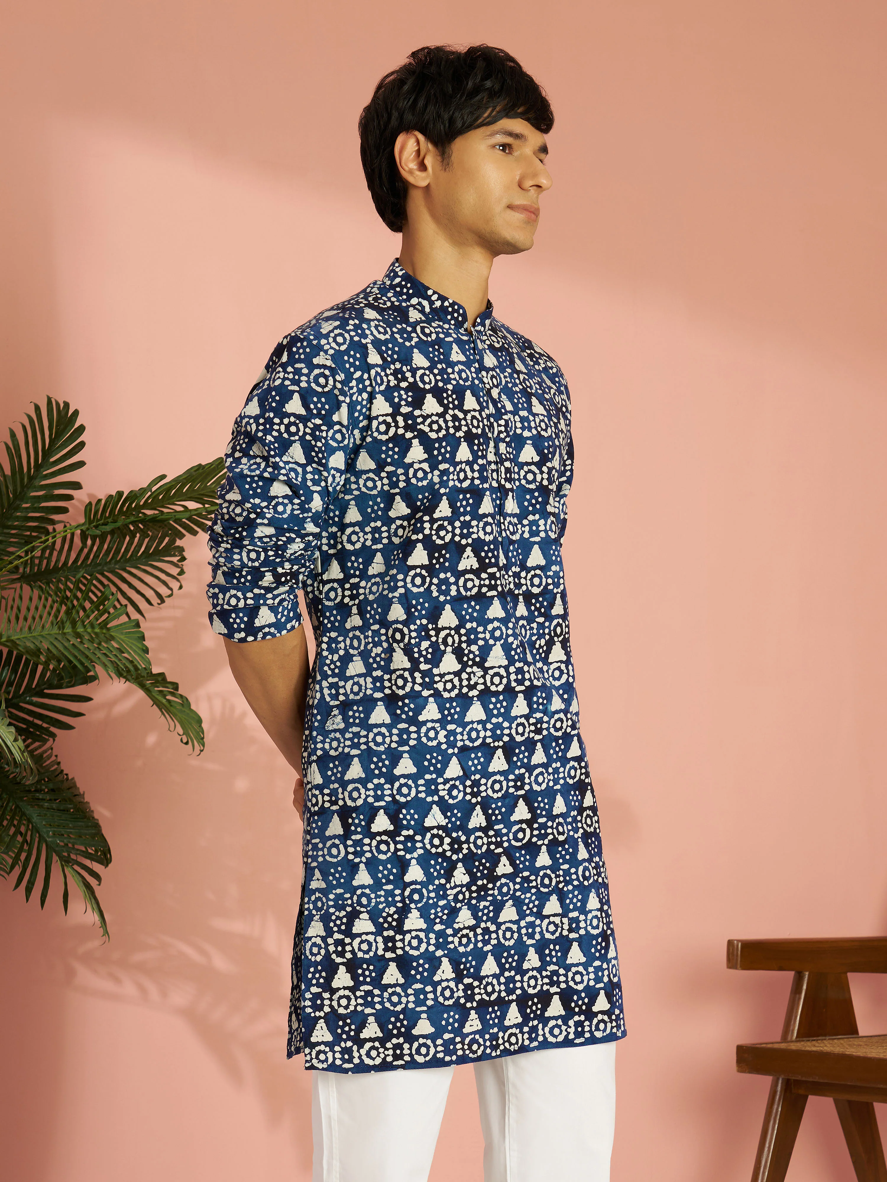Men's Blue Cotton Batik Printed Mid-Length Kurta - Image 3