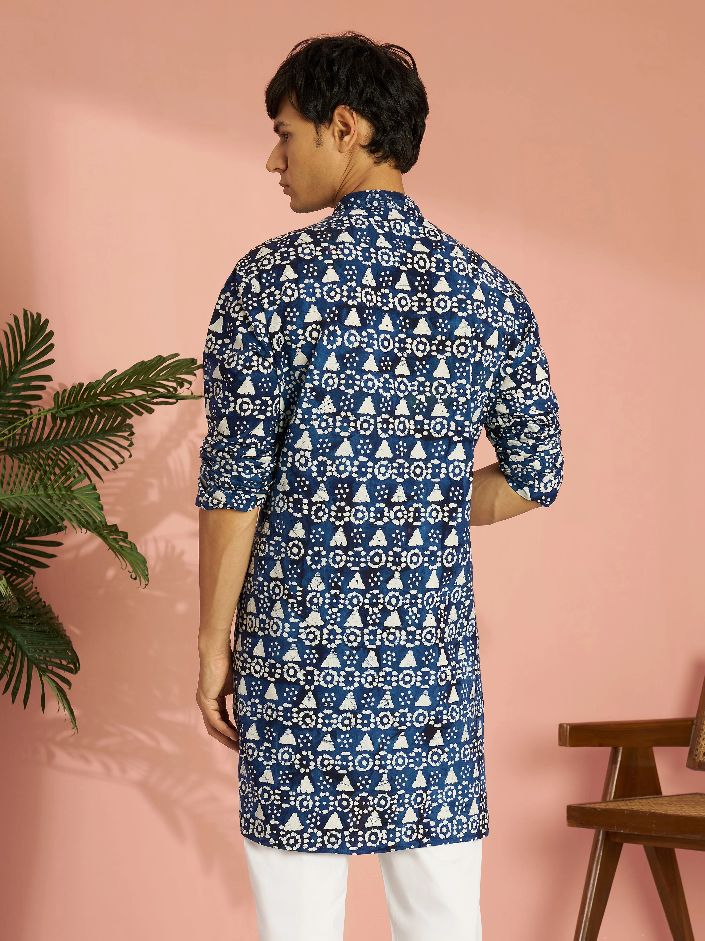 Men's Blue Cotton Batik Printed Mid-Length Kurta - Image 5