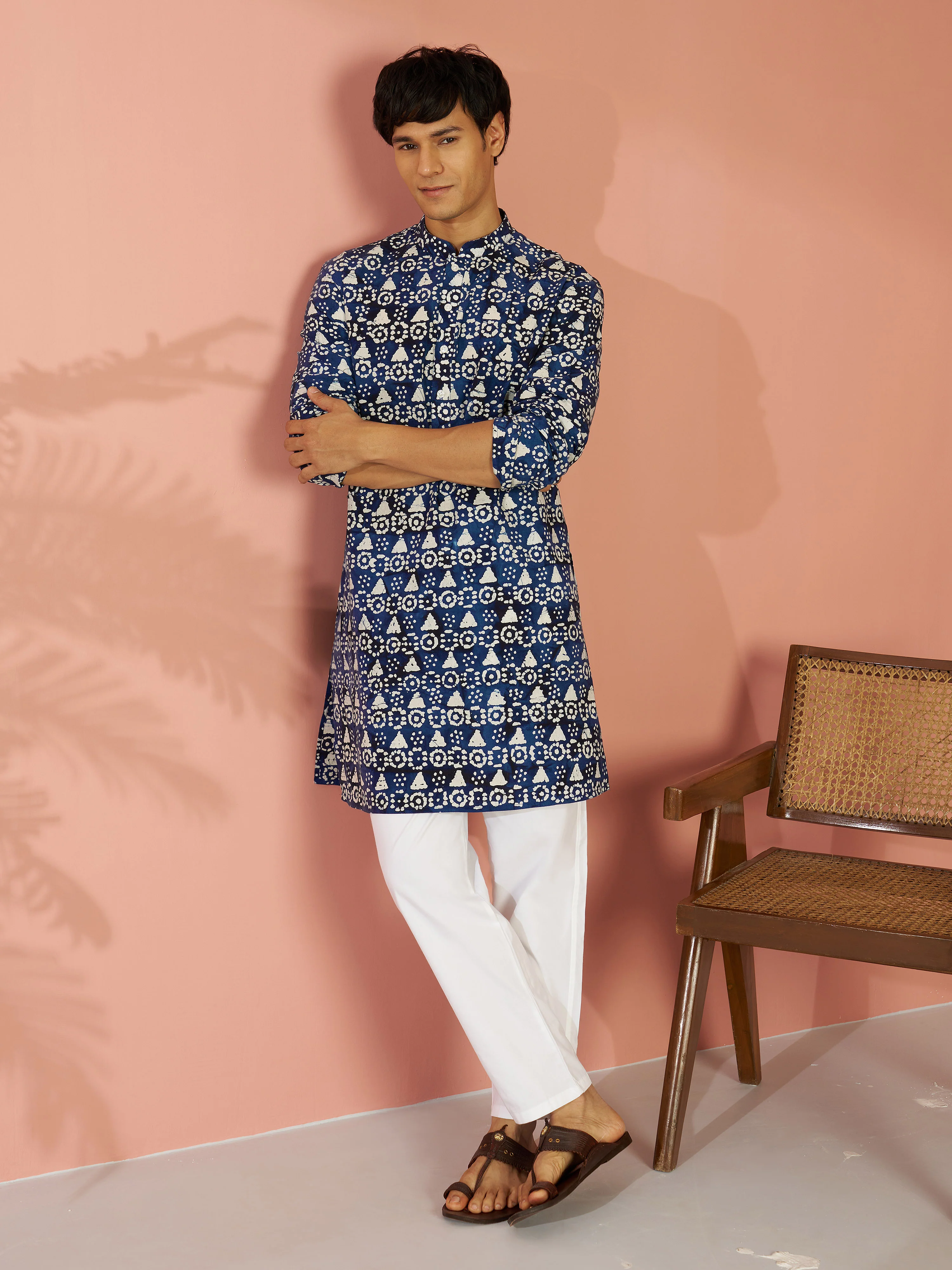 Men's Blue Cotton Batik Printed Mid-Length Kurta - Image 6