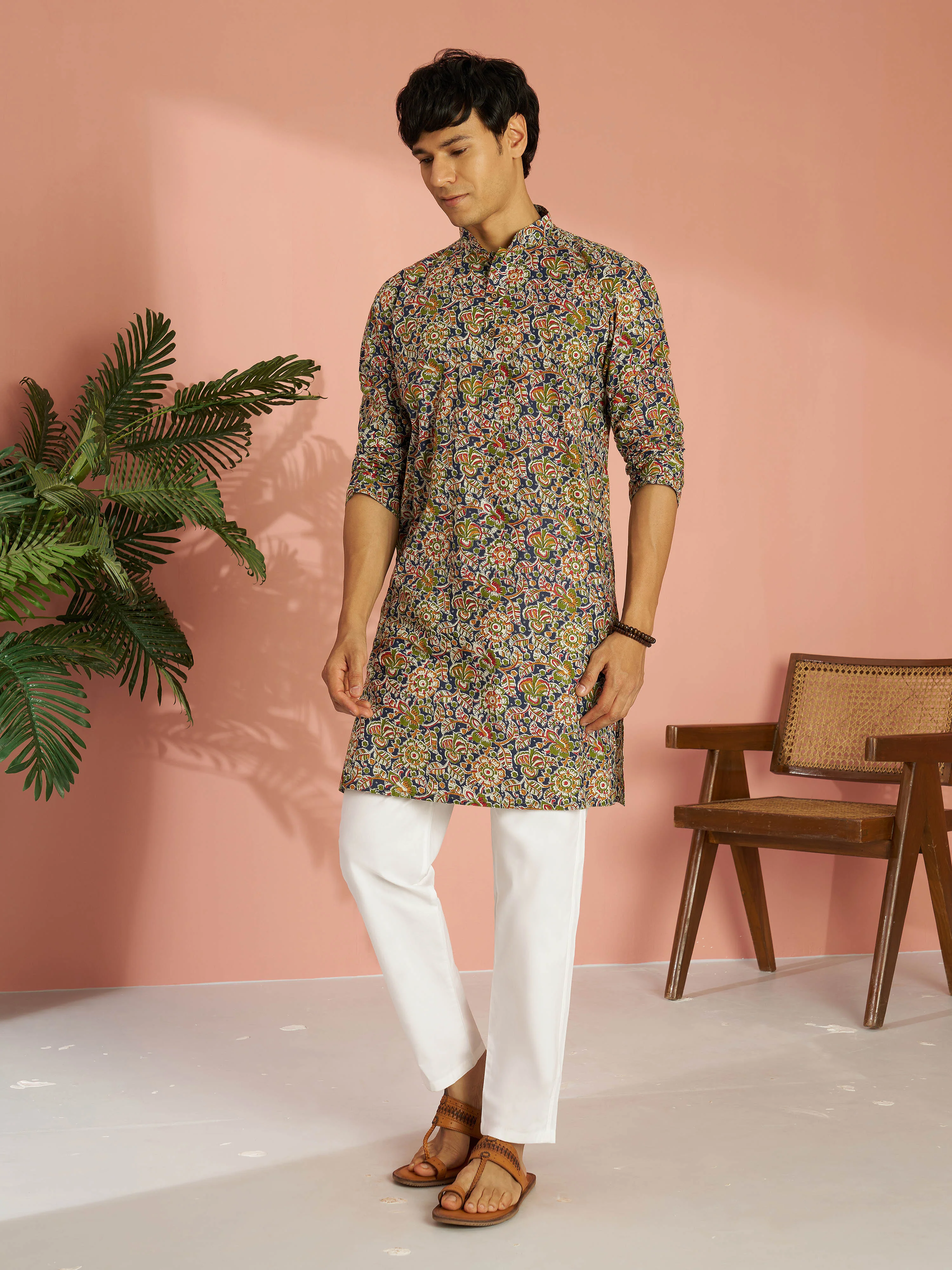 Men's Multicolour Cotton Floral Printed Kurta with White Pyjama Set - Image 3