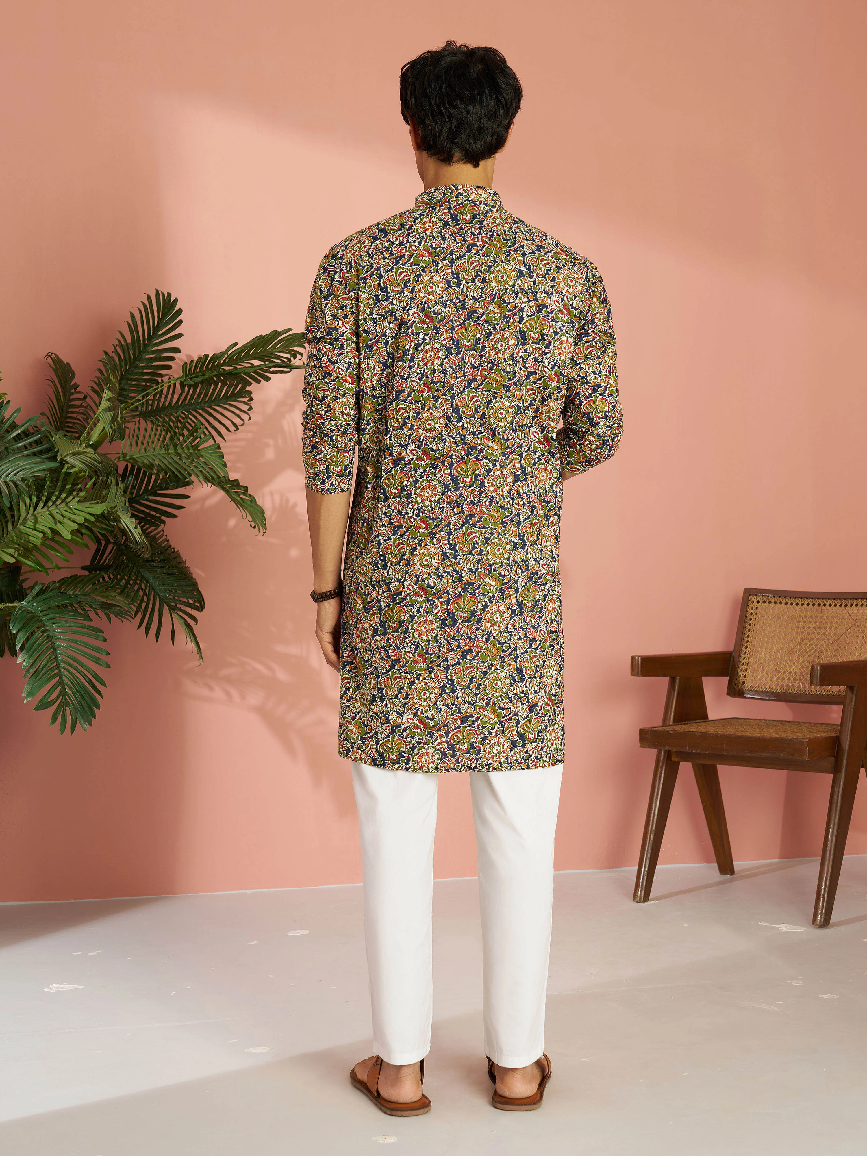 Men's Multicolour Cotton Floral Printed Kurta with White Pyjama Set - Image 5
