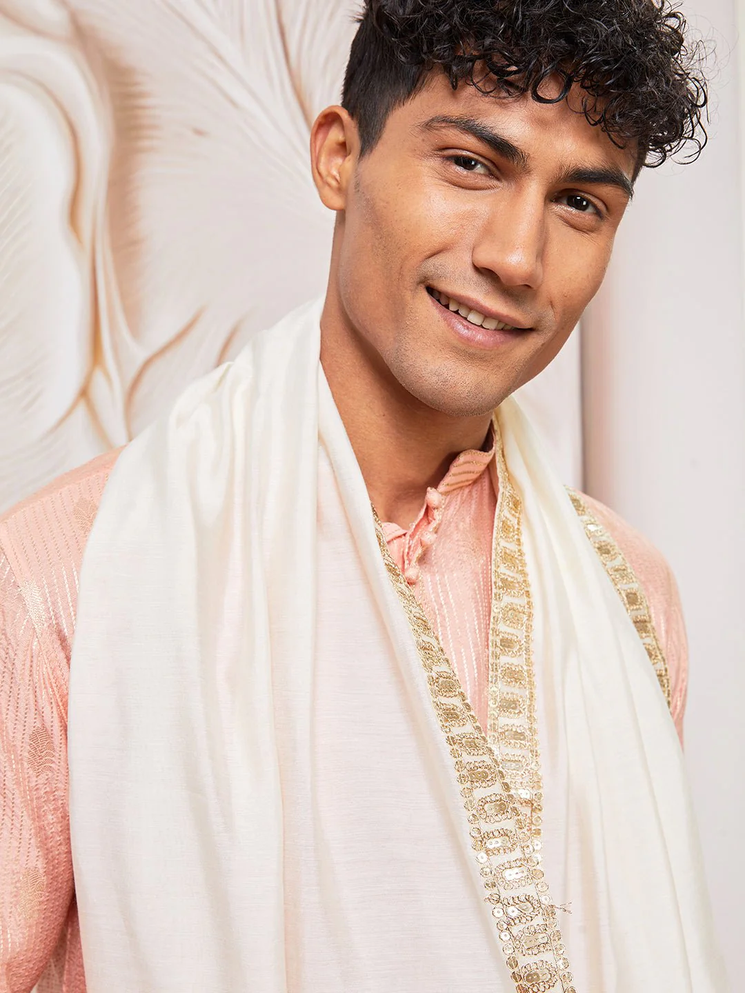 Men's Pink Gold Jacquard Zari Kurta with Pyjama and Lace Border Dupatta Set - Image 3