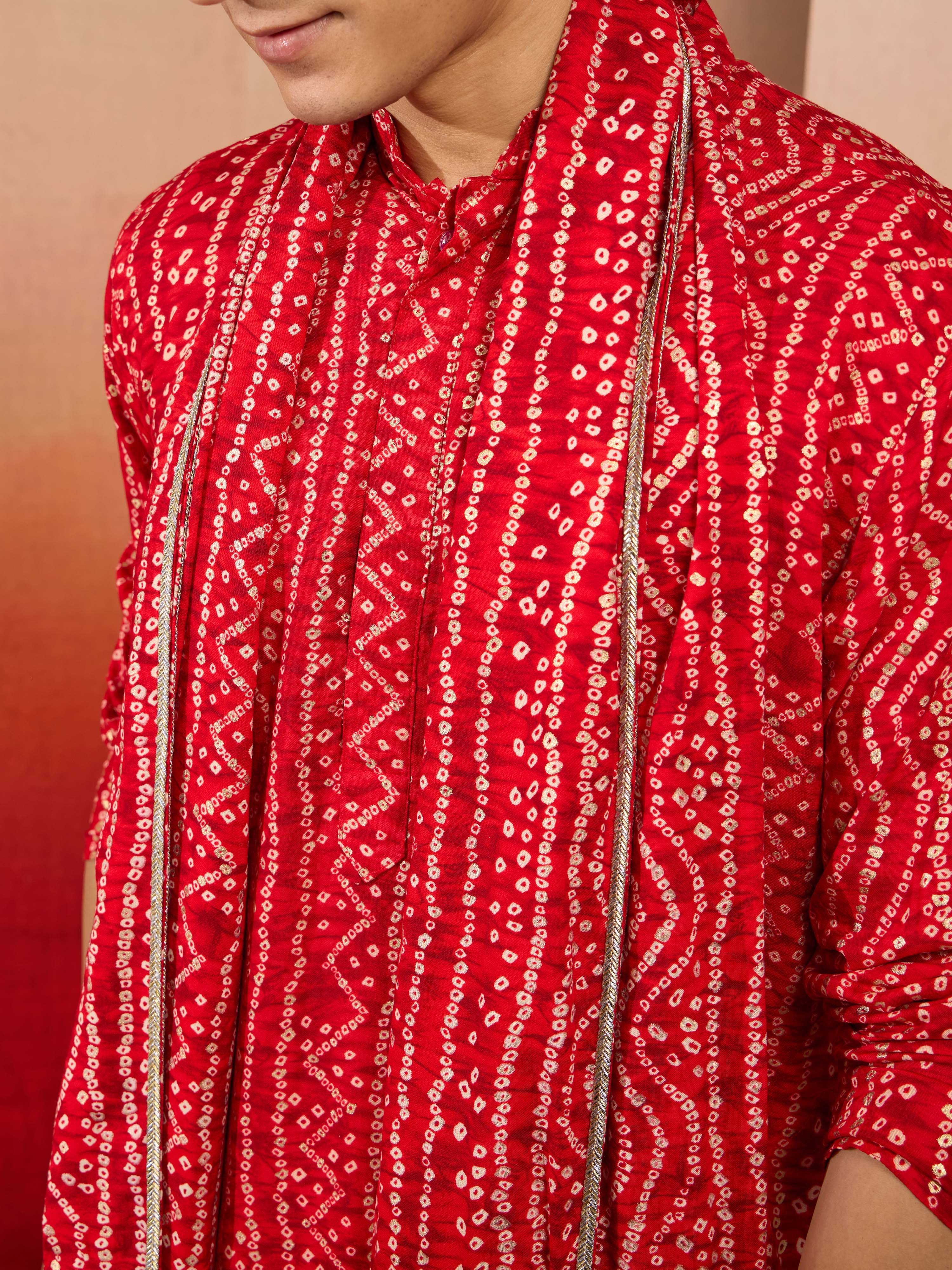 Mens Red Bandhani Kurta Set with Cream Pant and Dupatta - Image 2