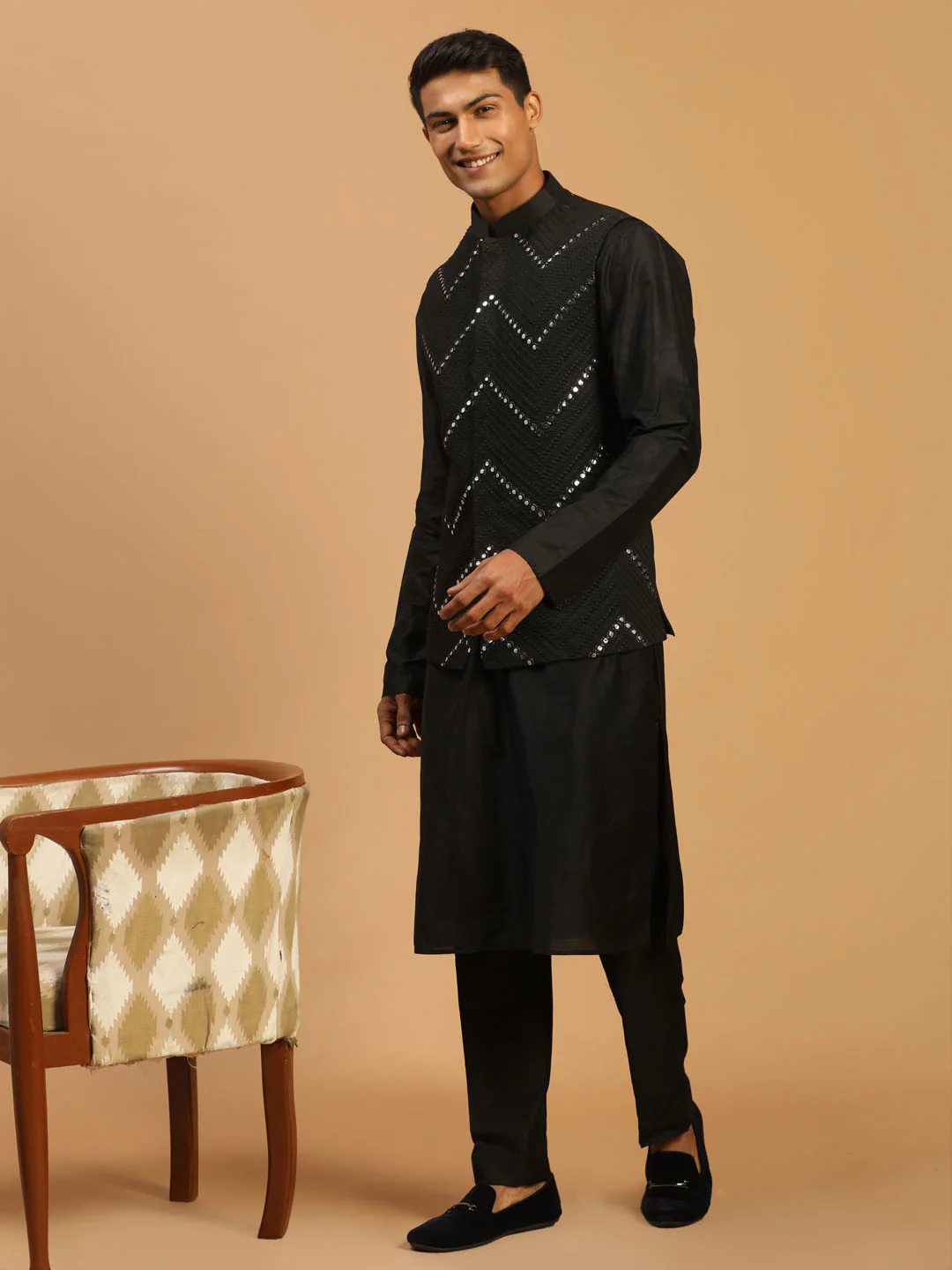 Men's Black Mirror Jacket With Kurta Pyjama Set - Image 2