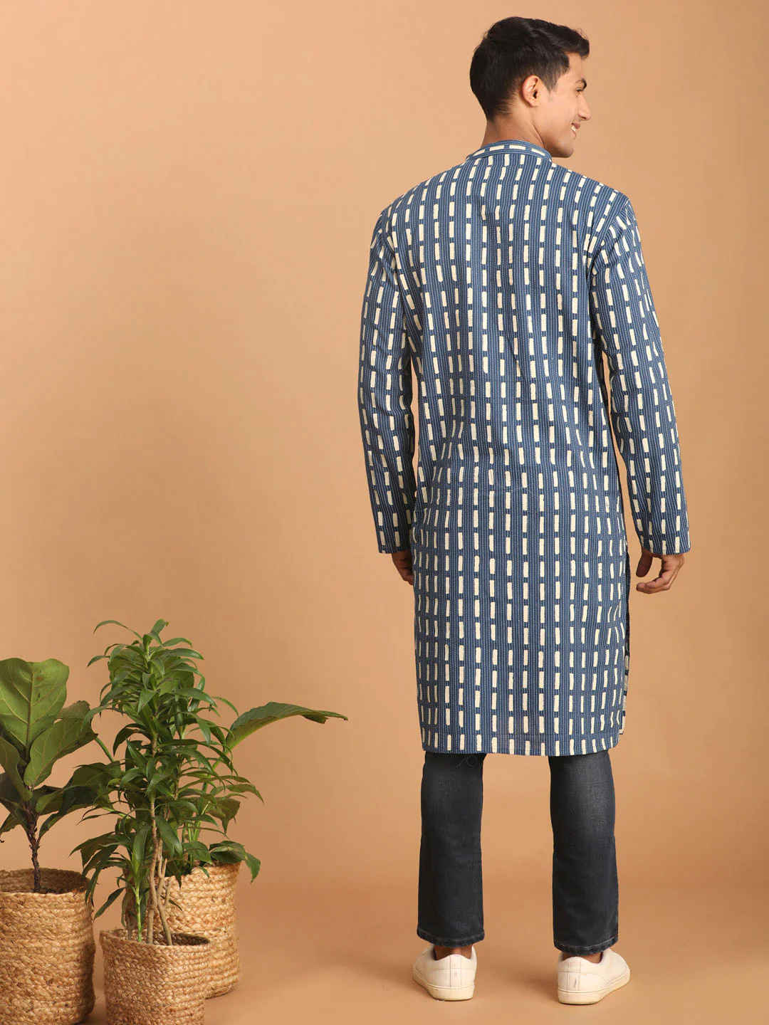 Men's Blue Rubber Print Cotton Kurta - Image 3