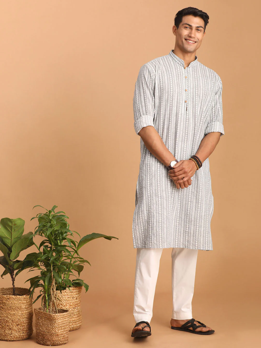 Men's Grey And White Batik Printed Kurta With White Pant Set - Image 6