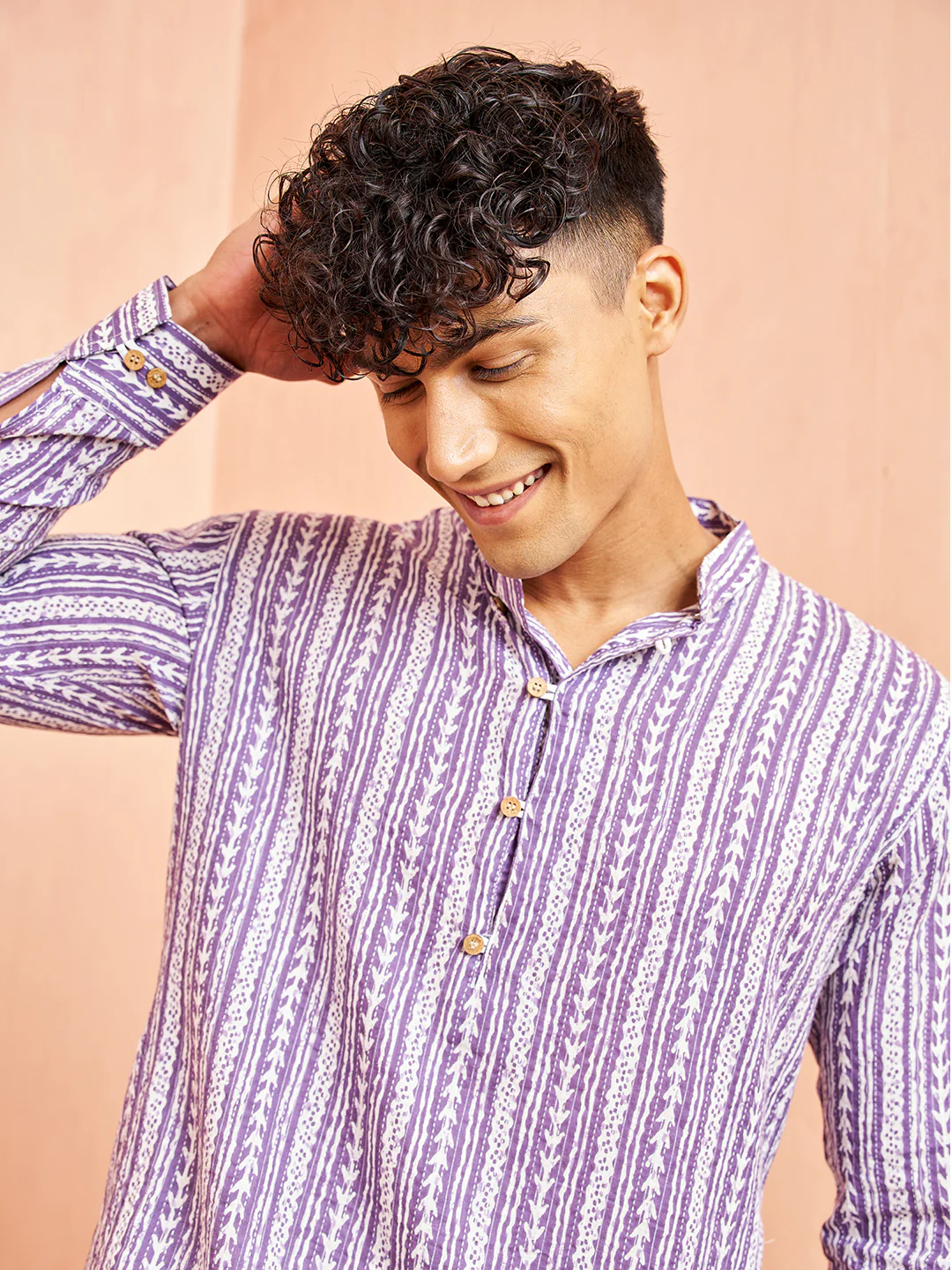 Men's Purple And White Batik Printed Kurta With White Pant Set - Image 2