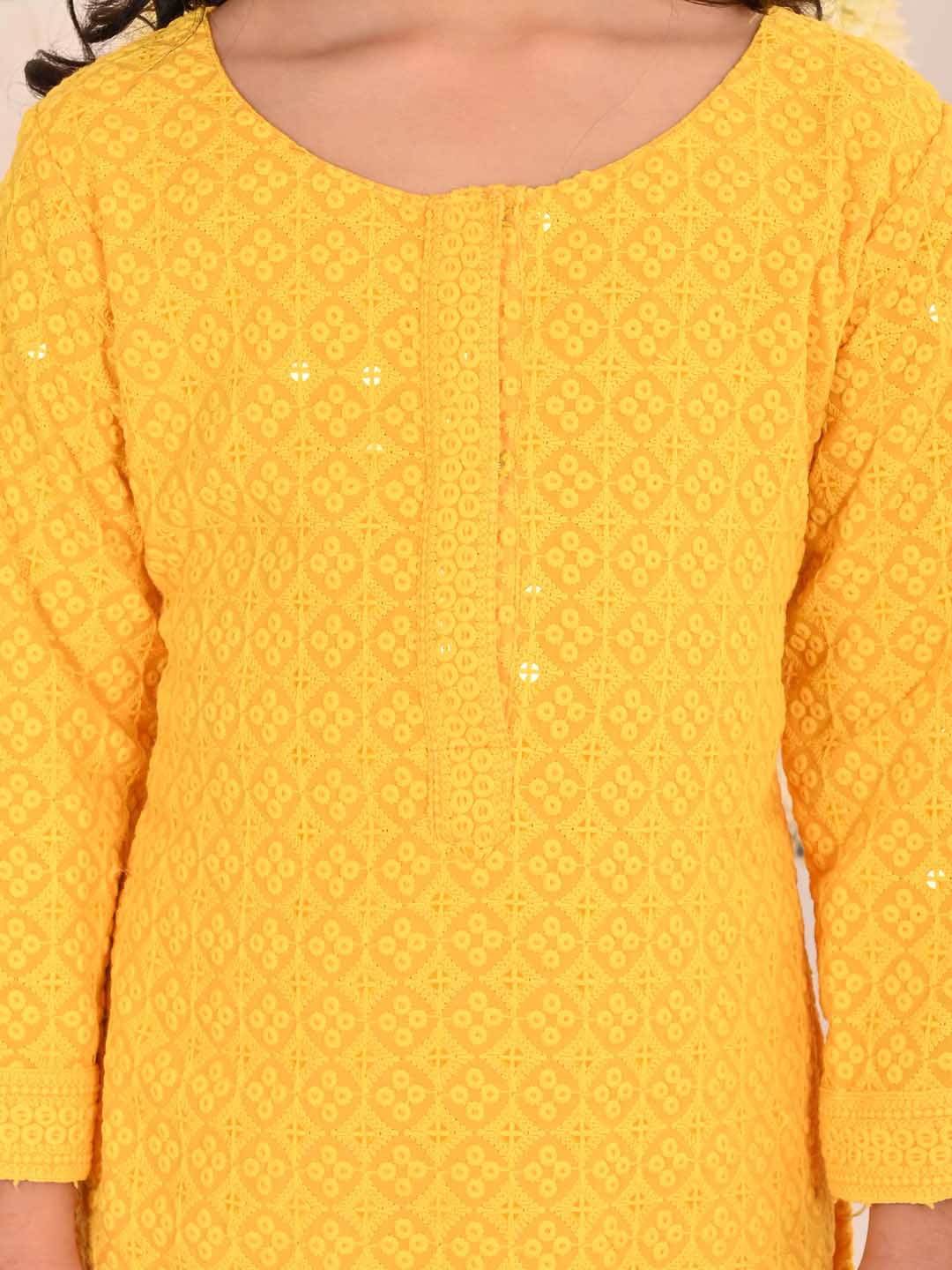 Girl's' Yellow Embellished Kurta Pyjama Set - Image 4