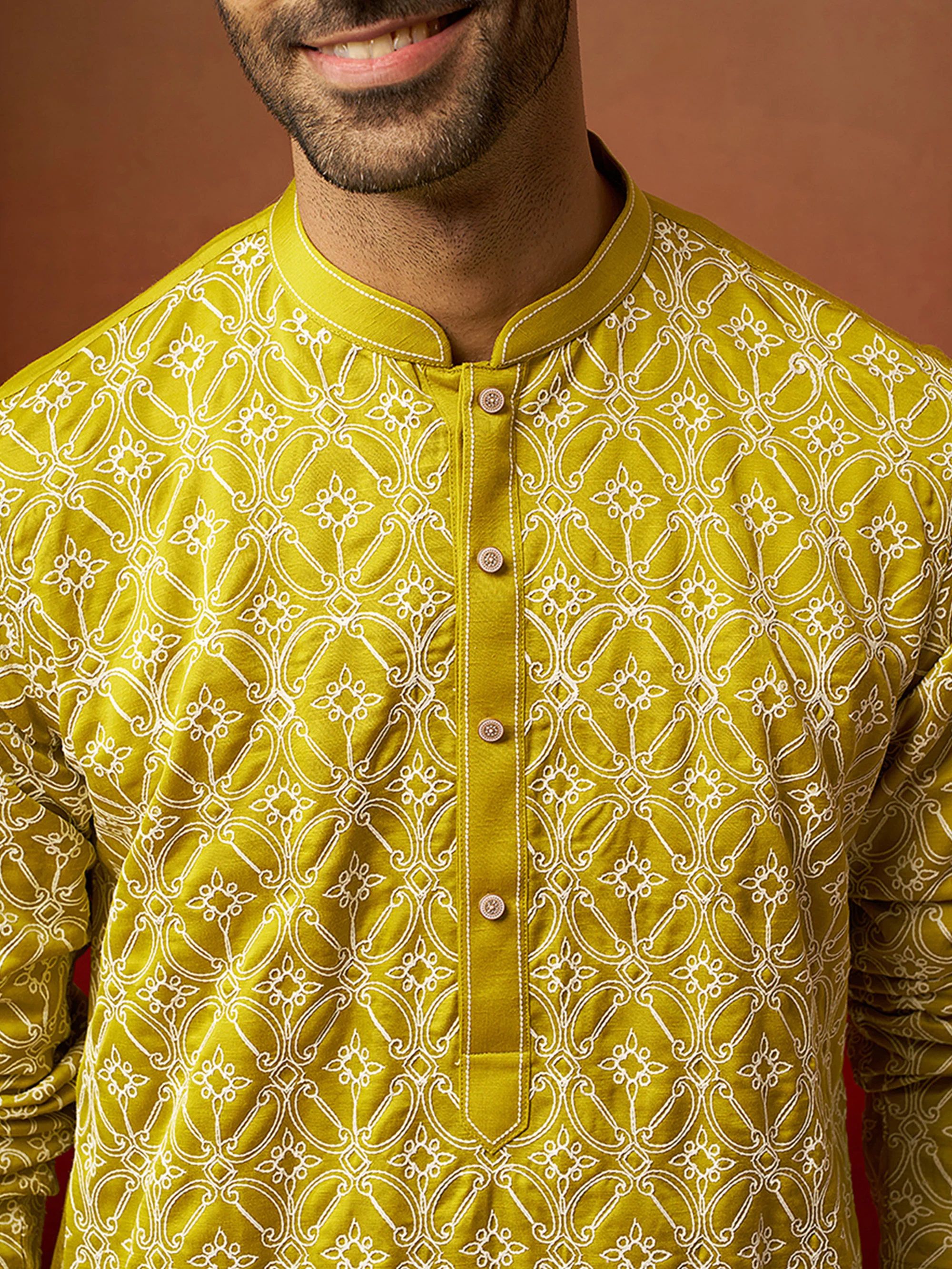 Vastramay Men Green Linen Silk Thread Embroidered Kurta - Image 2