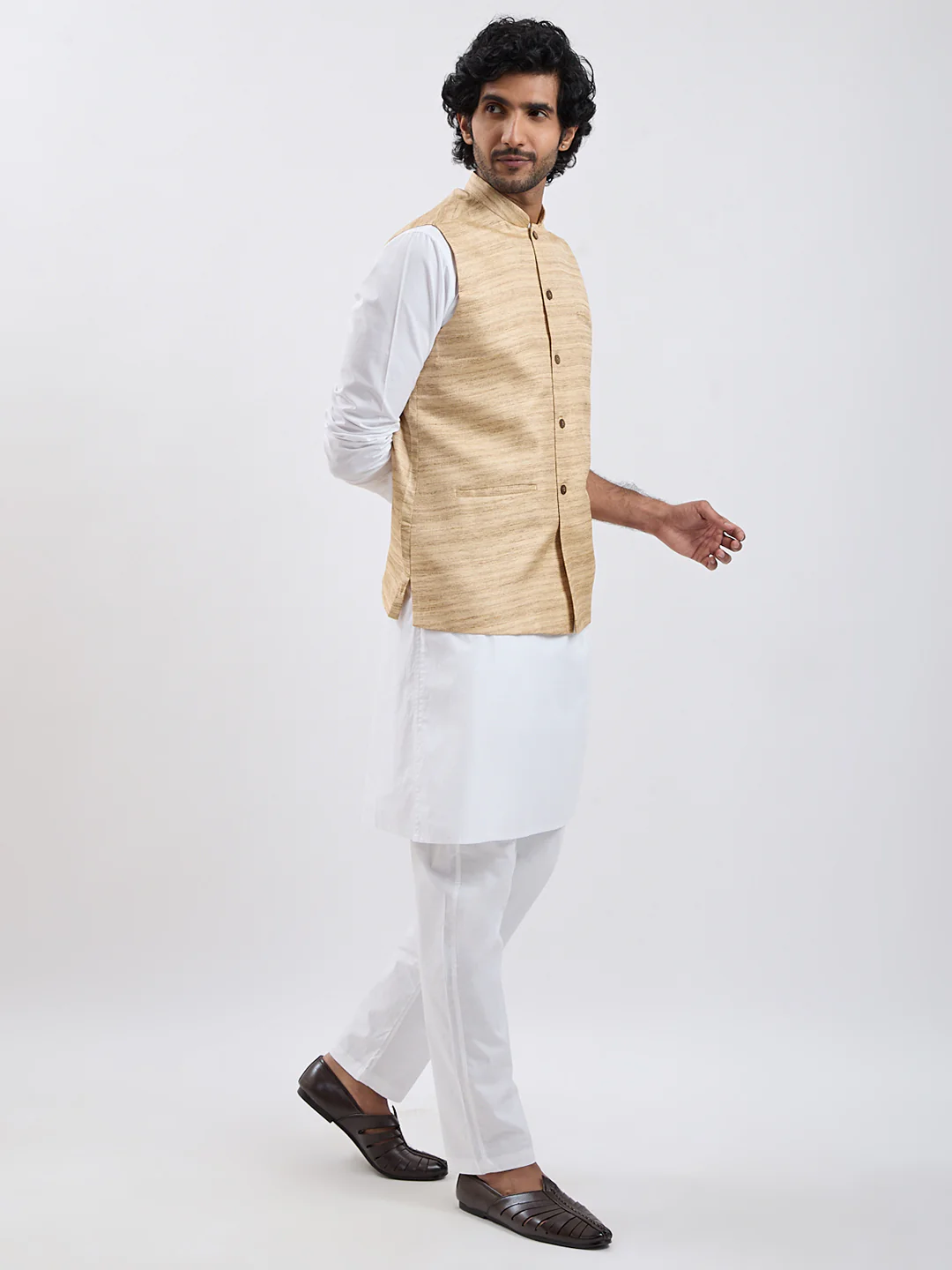 Men's Beige And White Cotton Blend Jacket, Kurta And Pyjama Set - Image 4