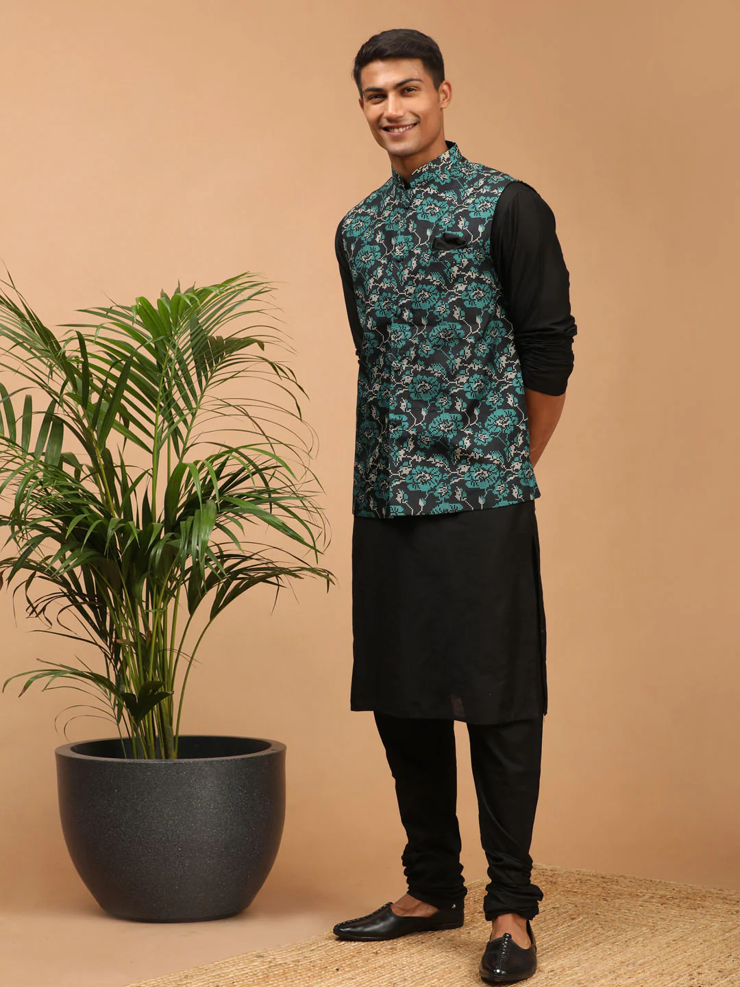 Men's Green Printed Nehru Jacket With Black Solid Kurta & Pyjama Set - Image 2