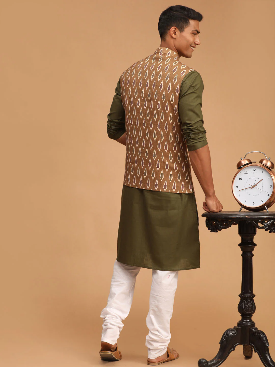 Men's Green Printed Cotton Nehru Jacket With Mehdi Green Kurta And White Pyjama Set - Image 3