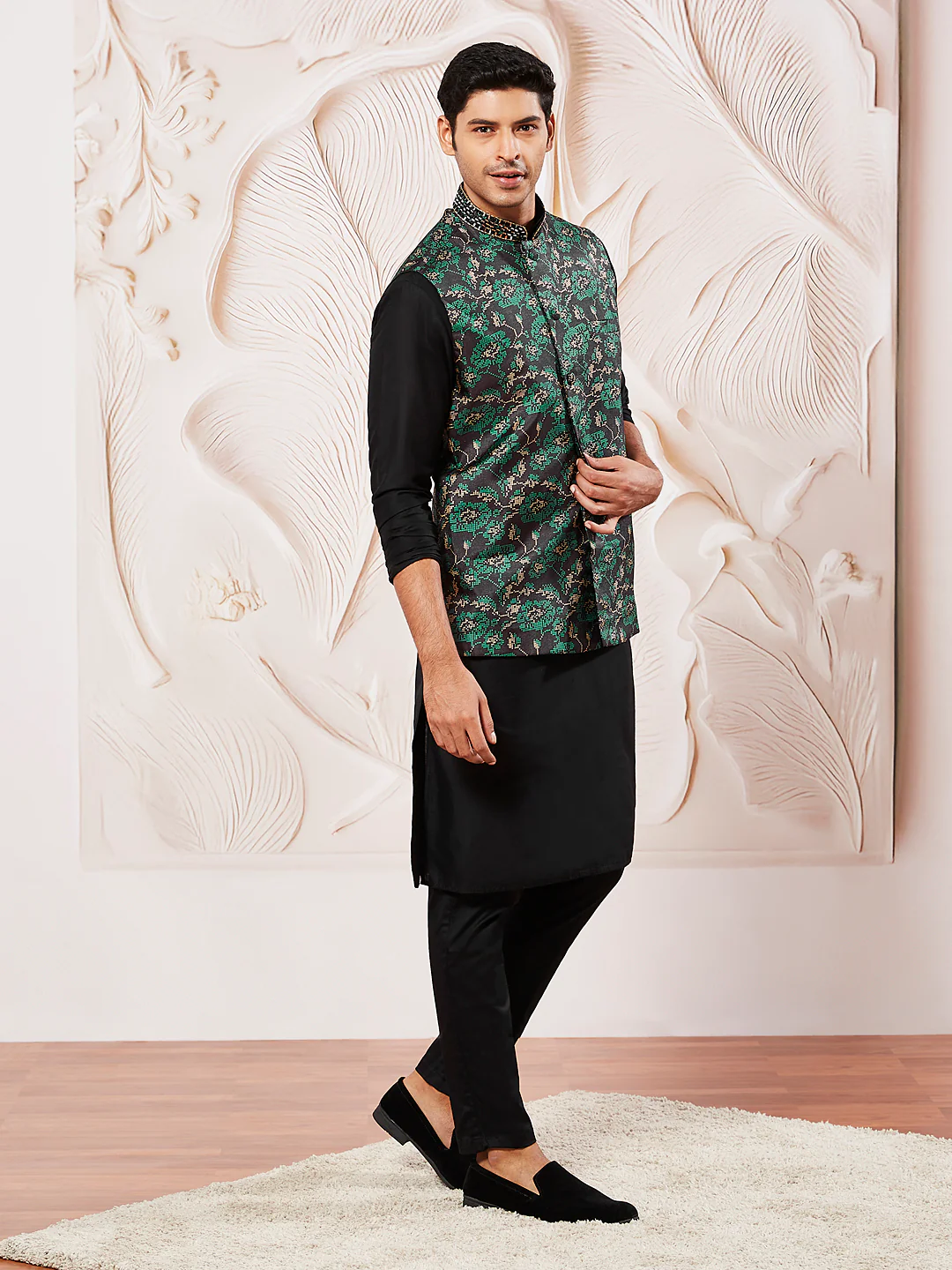 Men's Green Silk Blend Jacket,Kurta And Pyjama Set. - Image 4