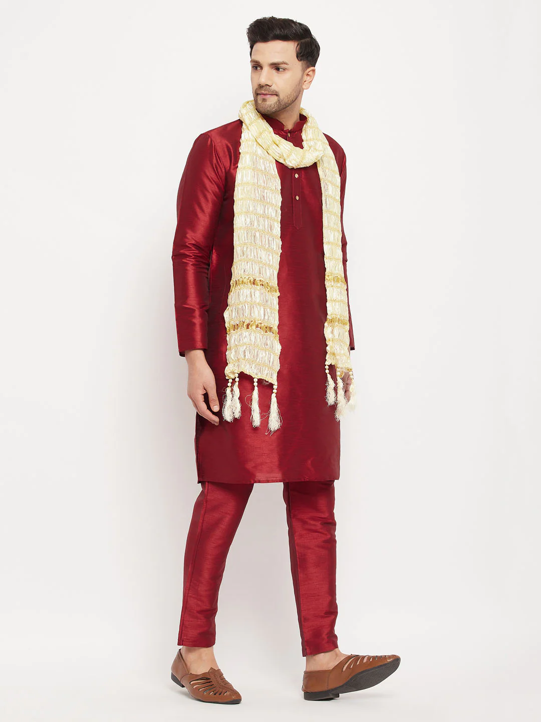 Men's Maroon Silk Blend Kurta And Maroon Pant Style Pyjama Set With Dupatta - Image 8