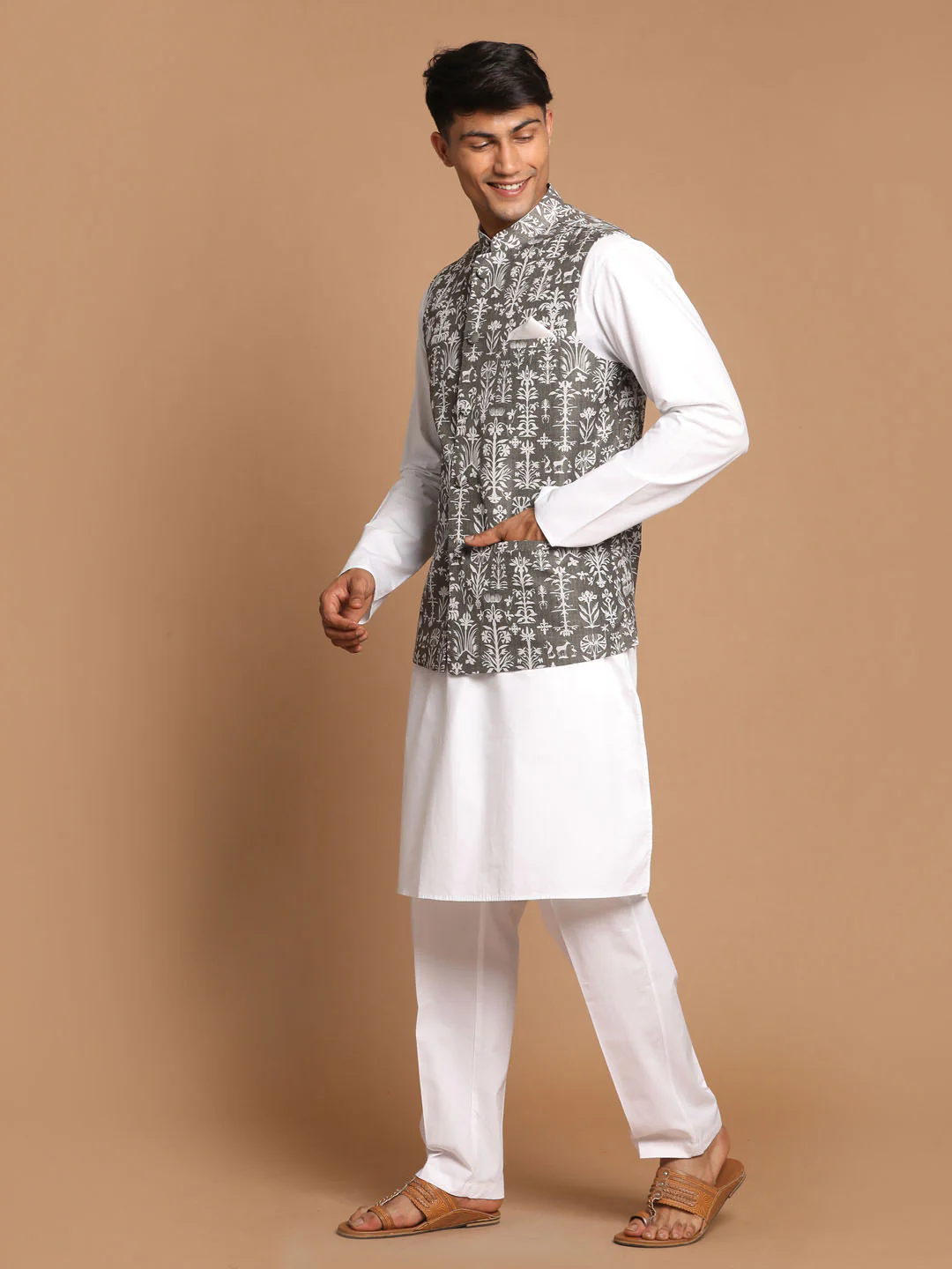 Men's Grey Printed Nehru Jacket With White Solid Kurta & White Cotton Pant Set - Image 2