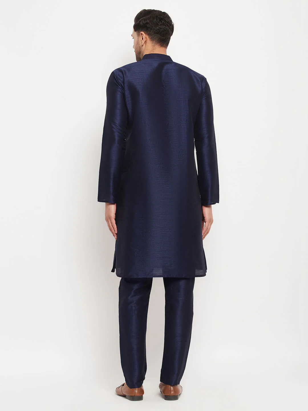 Men's Navy Blue Silk Blend Kurta And Navy Blue Pant Style Pyjama Set - Image 3
