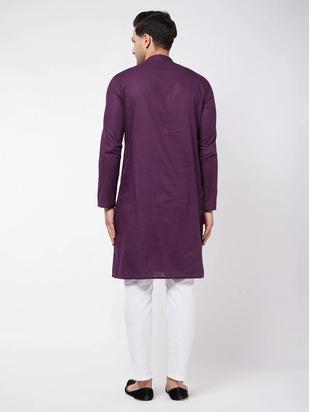 Men's Purple Solid Cotton Blend Kurta And White Cotton Pant Set - Image 3