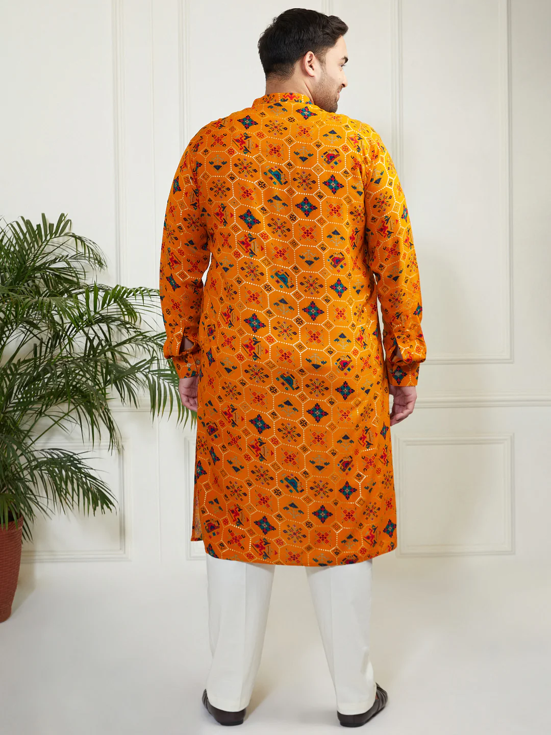 Plus Men's Yellow And Cream Cotton Blend Kurta Pyjama Set - Image 4