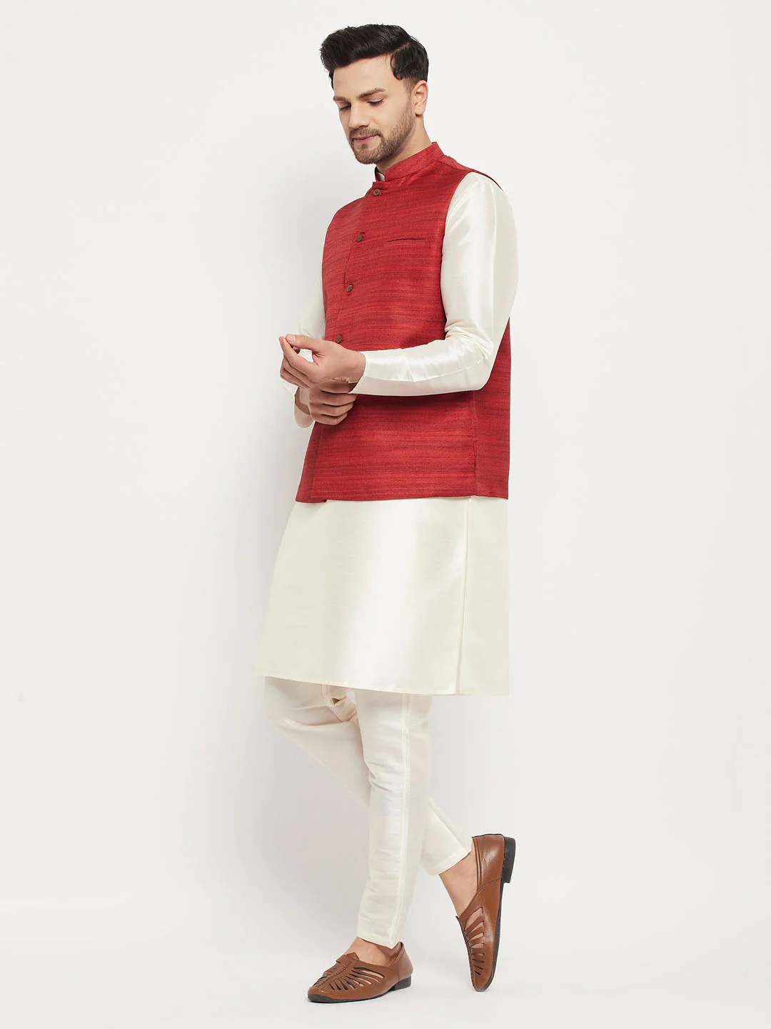 Men's Maroon Matka Silk Nehru Jacket With Cream Silk Blend Kurta And Pant Style Pyjama Set - Image 2