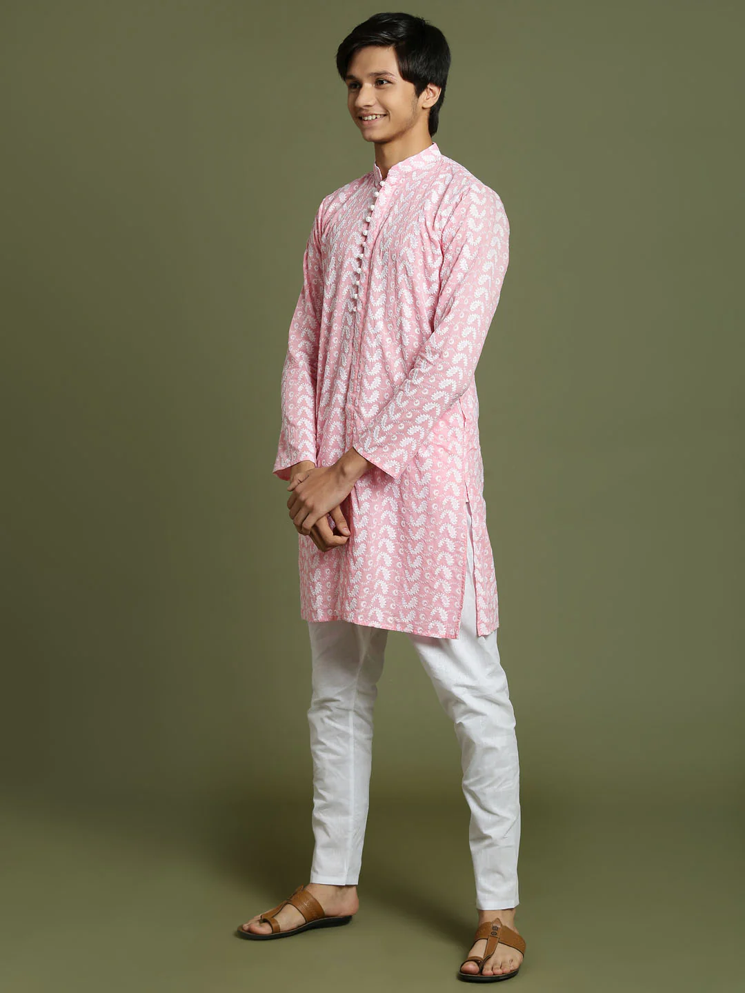 Boy's' Pink Chaikankari Kurta With White Pyjama Set - Image 3