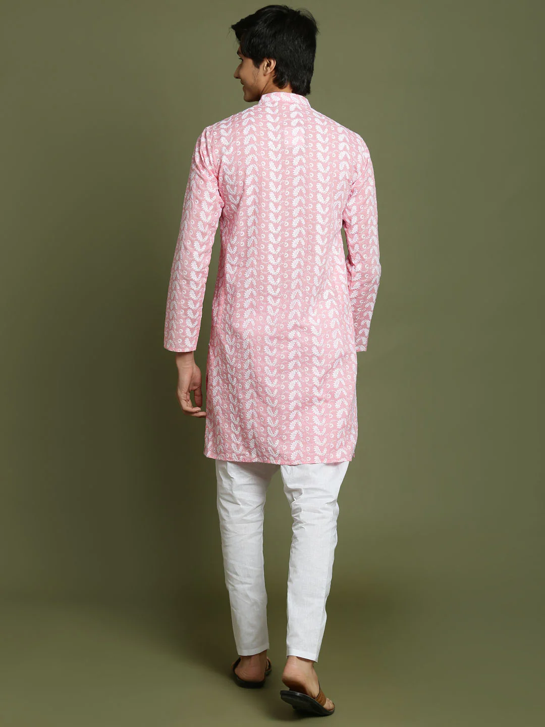 Boy's' Pink Chaikankari Kurta With White Pyjama Set - Image 4