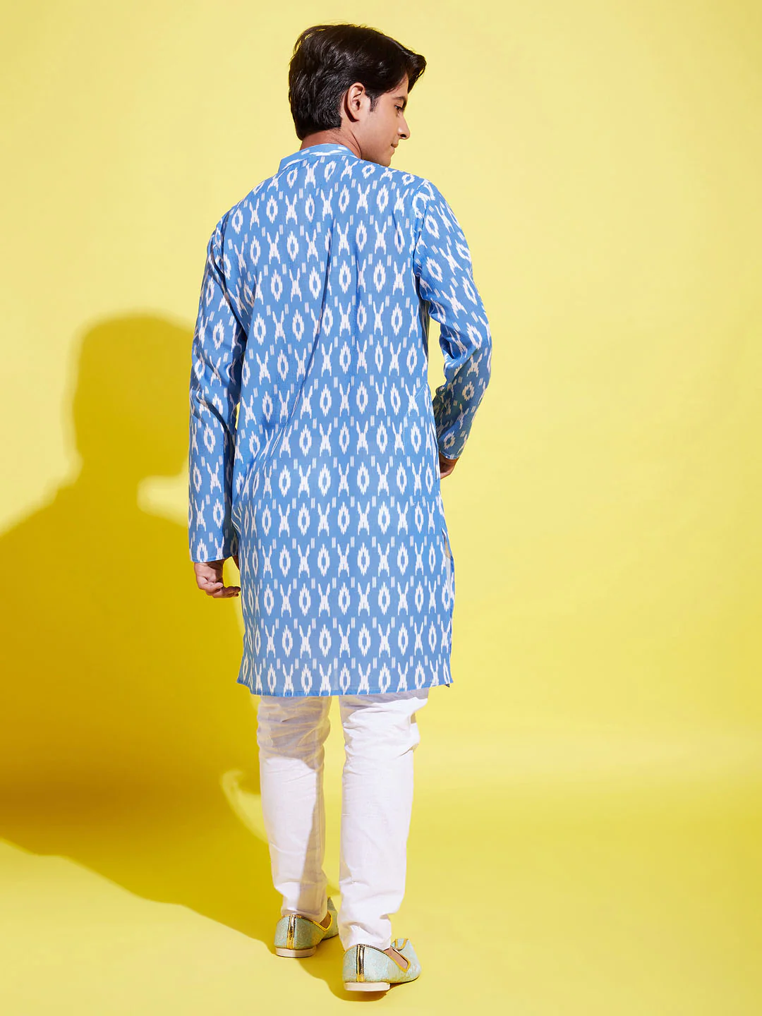Boy's Traditional Ikkat Print Flat Collar Kurta And Pyjama Set - Image 4