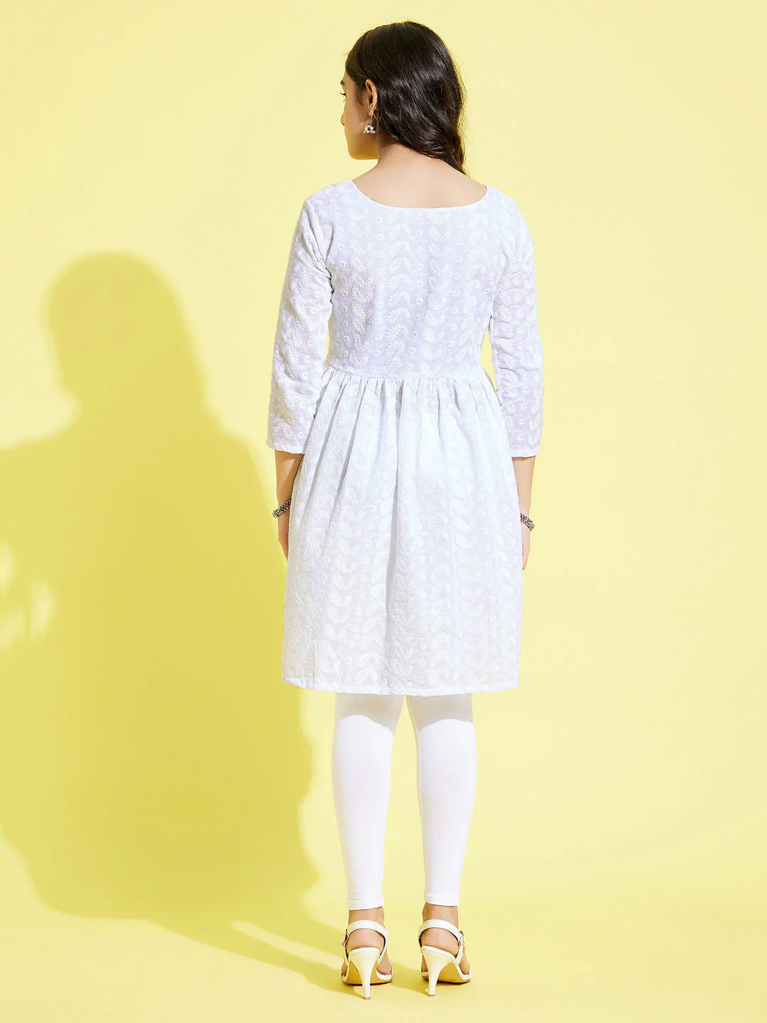 Girl's White Pure Cotton Chikankari Kurta With Leggings Set - Image 3